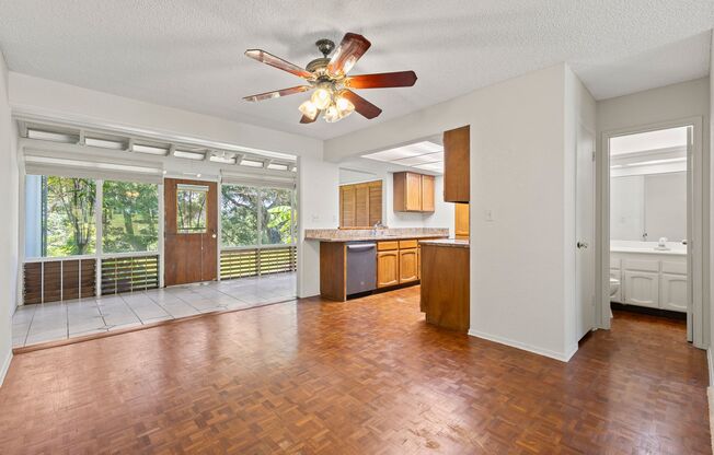 Pet Friendly Pearl City Townhouse with A/C