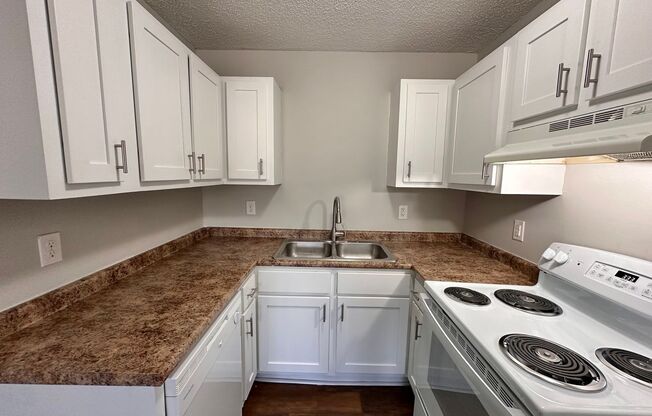 3 beds, 1 bath, 820 sqft, $1,398, Unit 231w