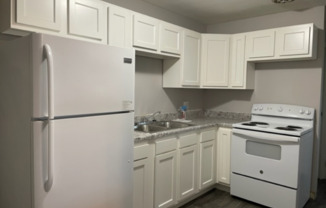 Apartment off 28th and Clyde Park Available