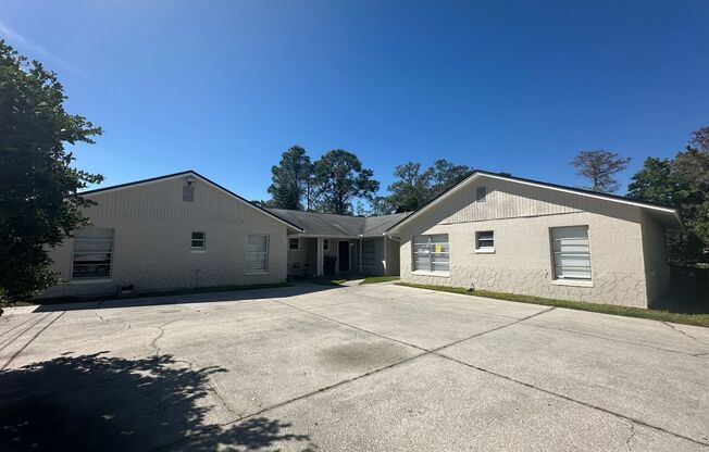 3 bed 2 bath tri plex near UCF