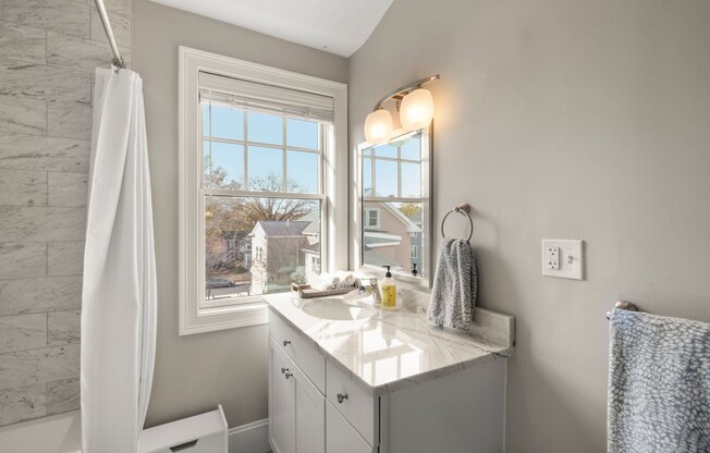 3 beds, 2.5 baths, 1,757 sqft, $4,500, Unit 3