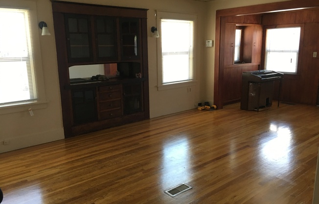 2 beds, 1 bath, $1,250