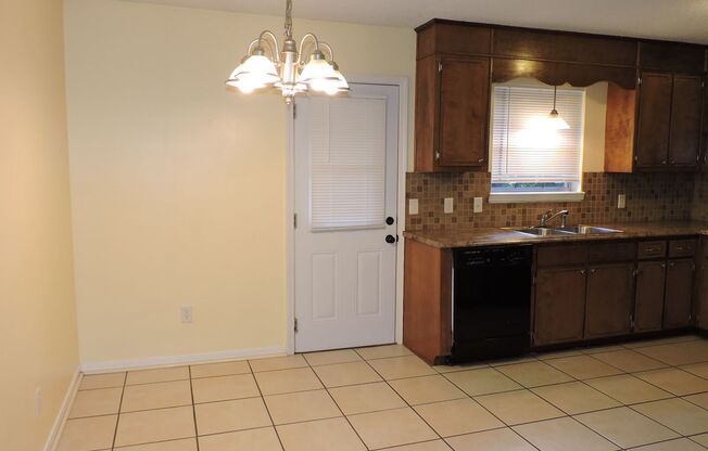 3 beds, 2 baths, $1,450