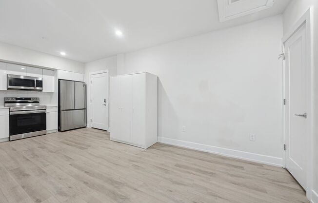 Studio, 1 bath, 435 sqft, $1,290, Unit B103