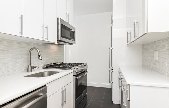 414 W 44 ST
