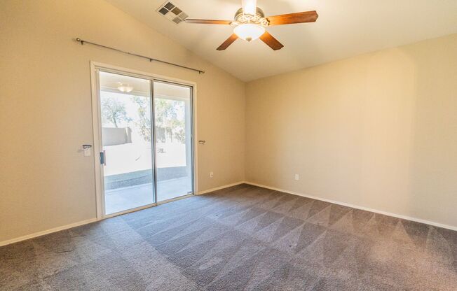 3 BED, 2 BATH + DEN BEAUTIFUL RESIDENCE IN GLENDALE!