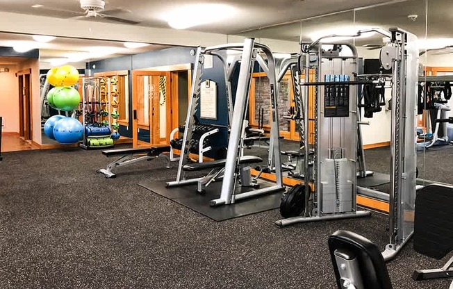 Sammamish WA rentals - Boulder Creek Indoor racquetball court yoga studio fitness center