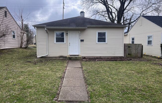 2215 Ontario St - Three Bedroom Ranch Style Home!