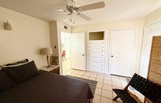 2 beds, 1 bath, $1,700