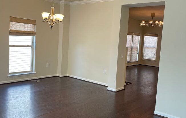 LUXURY END UNIT TOWNHOUSE WITH 3BEDROOMS, 2.5 BATHS, ONE CAR GARAGE