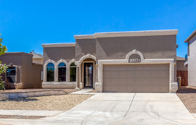 Stylish Eastside Rental Home w/ Refrigerated Air, just minutes to Loop 375.