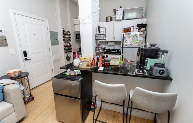 4 beds, 2 baths, 1,006 sqft, $6,750, Unit 404