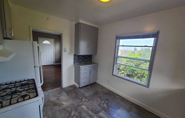 2 beds, 1 bath, $2,095, Unit 1934