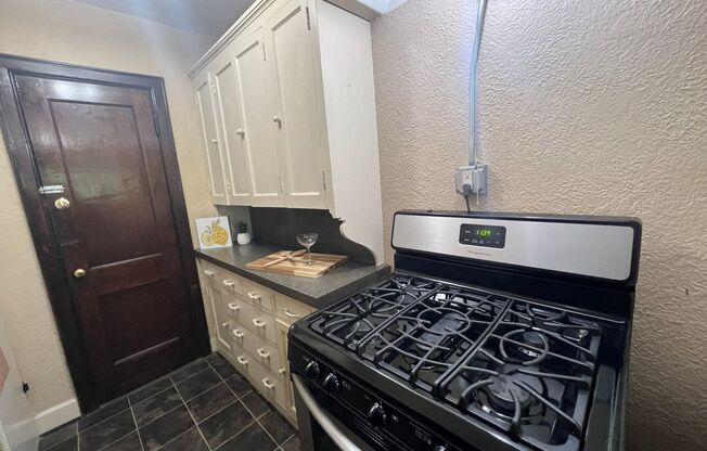 Studio, 1 bath, 650 sqft, $795, Unit Unit 202 Studio A650