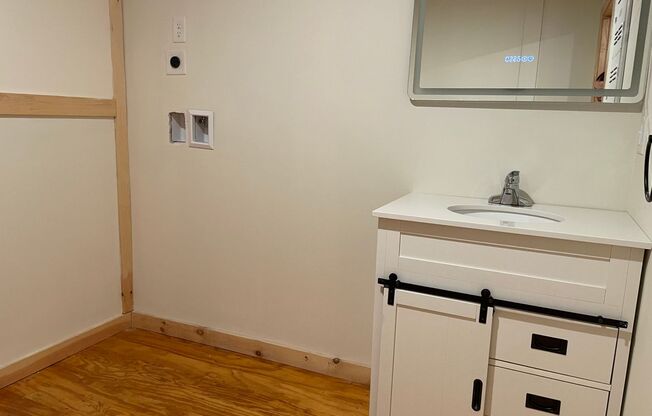 1 bed, 1 bath, 1,350 sqft, $1,750, Unit 225