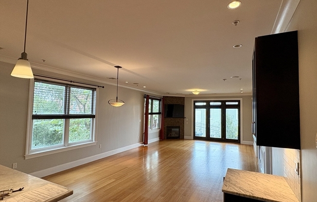2 beds, 2 baths, 1,284 sqft, $3,850, Unit 4