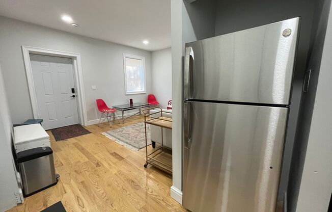 1 bed, 1 bath, $2,000, Unit 634 George 3