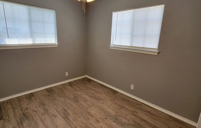 2 beds, 1 bath, $925, Unit 501