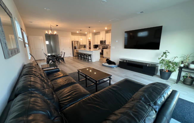 4256 SKYRIDGE DR