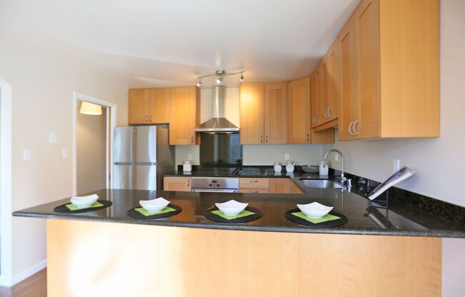 2 beds, 1 bath, $4,095, Unit A