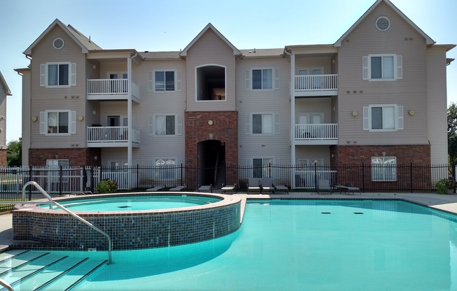 Close to Campus  3 bed 3 bath Condo