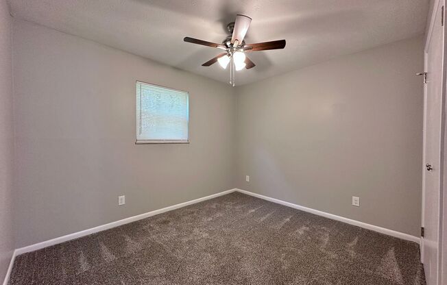 2 beds, 1 bath, 850 sqft, $1,195, Unit Parkway-1