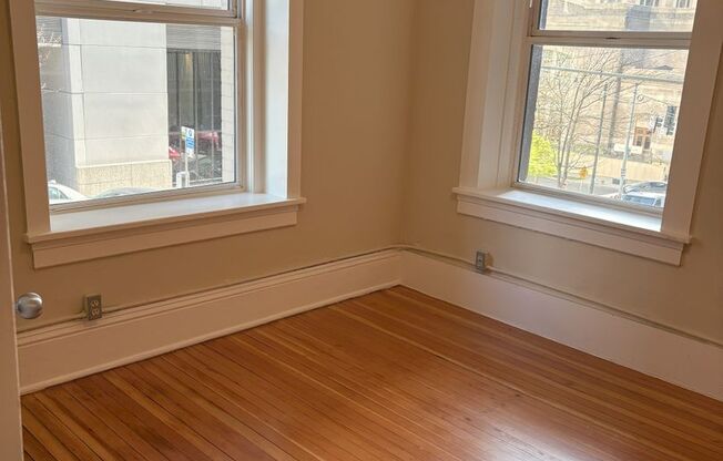 1 bed, 1 bath, 400 sqft, $1,200, Unit 05