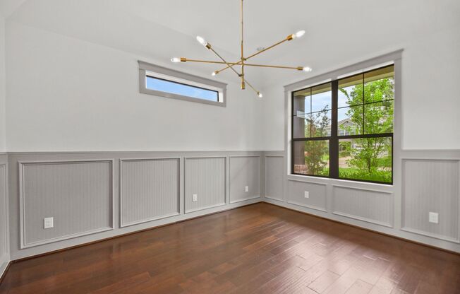 Timeless Elegance in Oak Forest: A Stylish Blend of Tradition and Modernity Awaits in This Charming Home!