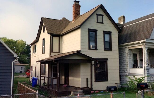 975-975.5 CAMPBELL AVENUE