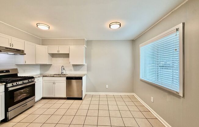 2 beds, 1 bath, 750 sqft, $875, Unit 27