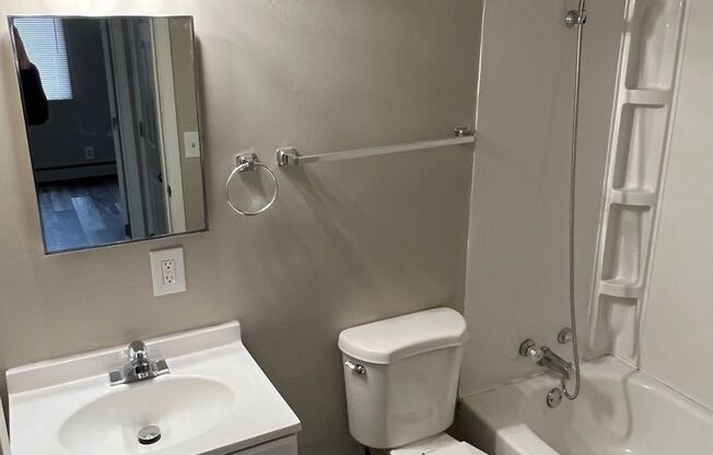 1 bed, 1 bath, 552 sqft, $775, Unit DB1-2