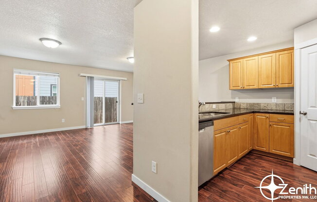 5616 NE 74 CT