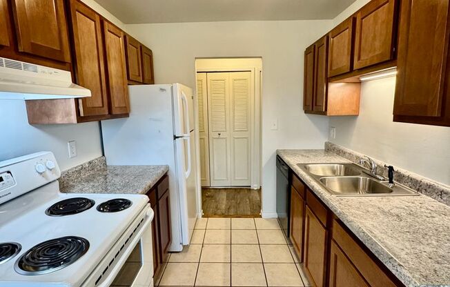 2 beds, 1 bath, 900 sqft, $1,295, Unit 4