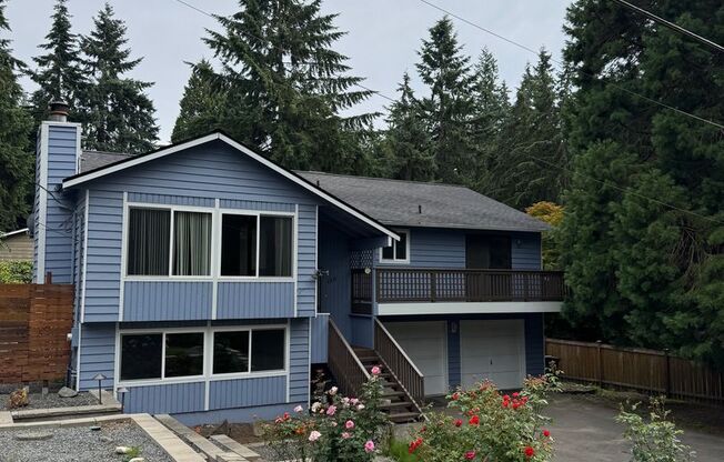 Quiet, N.Seattle neighborhood - duplex