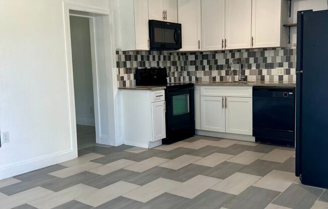 2-Bedroom, 1-Bath Unit for Rent in Downtown Lakeland – Newly Renovated