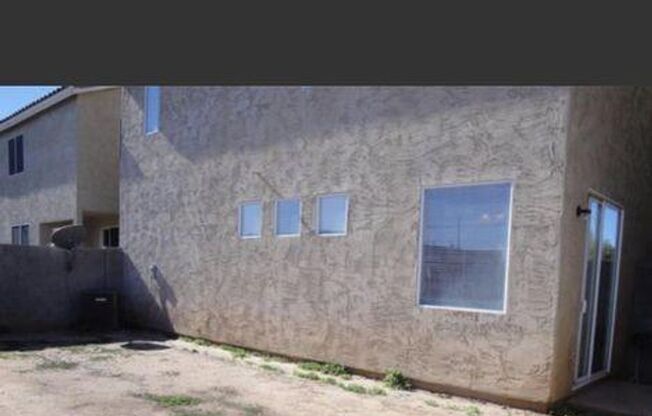 4 beds, 2.5 baths, $2,200