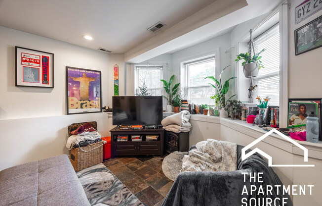 3023 N Oakley Ave, Chicago IL 3