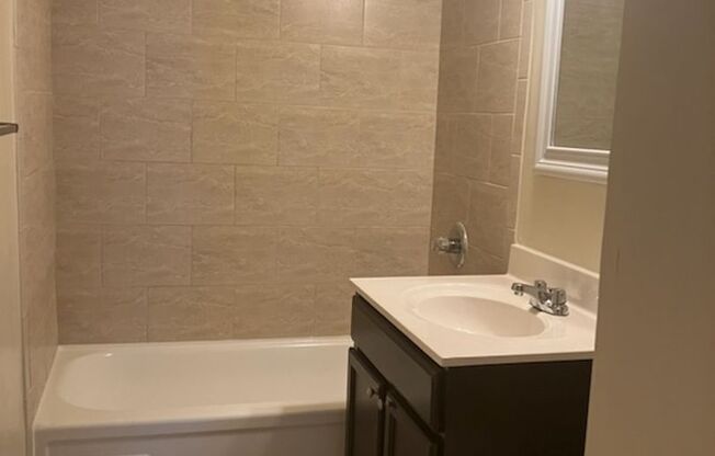 2 beds, 1 bath, 800 sqft, $1,743, Unit 3-W2E