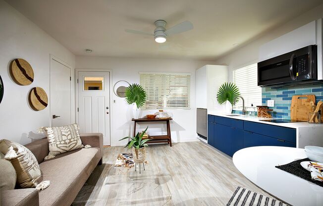 Newly Renovated Community 2 Blocks From The Beach!