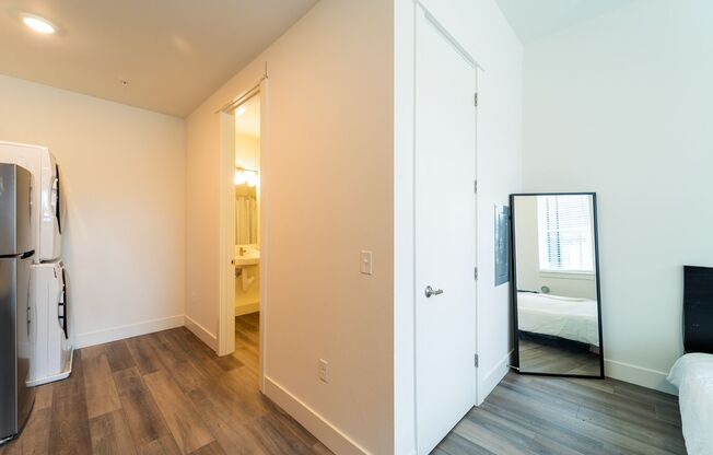 Studio, 1 bath, 325 sqft, $1,099, Unit 318