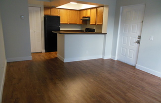 ONE BEDROOM ONE BATHROOM!! WATERFRONT COMMUNITY!