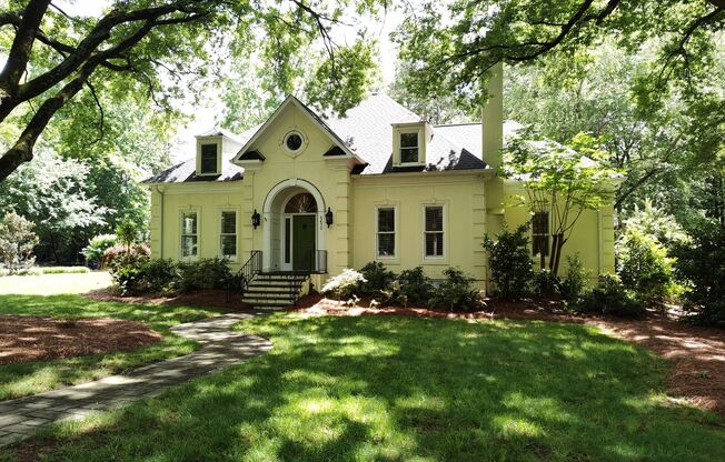 Gorgeous 4 beds, 3.5 bath home located in the Giverny Community!