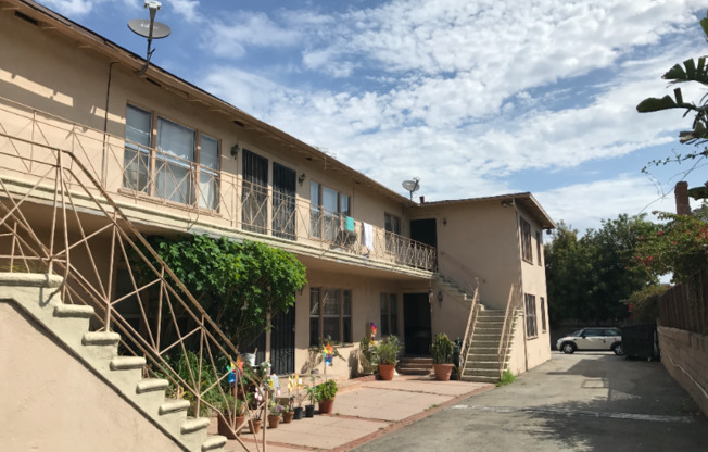 2020 Cloverfield Blvd 5 - D
