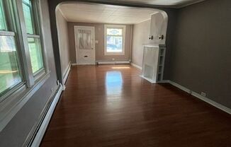 3 beds, 1 bath, $1,100