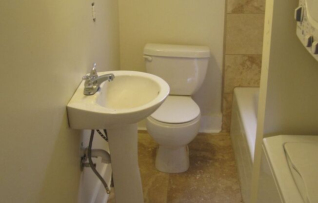 2 beds, 1 bath, 750 sqft, $1,900, Unit Unit 6