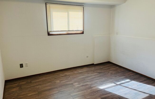 2 beds, 1 bath, $1,050, Unit 1244 Yellowstone