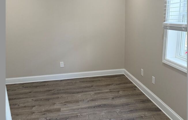 2 beds, 1 bath, 680 sqft, $2,300, Unit 27-25