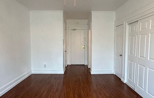 Studio, 1 bath, 400 sqft, $1,400