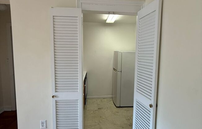 Studio, 1 bath, 413 sqft, $1,325, Unit Royal York 508