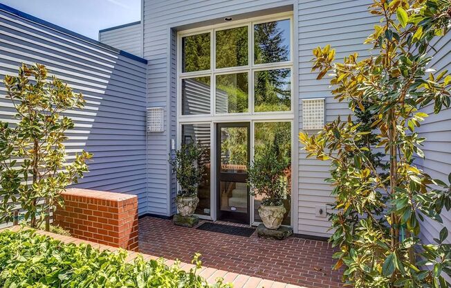 Arlington Heights Retreat! Breathtaking Views. Filled w/ Natural Light.
